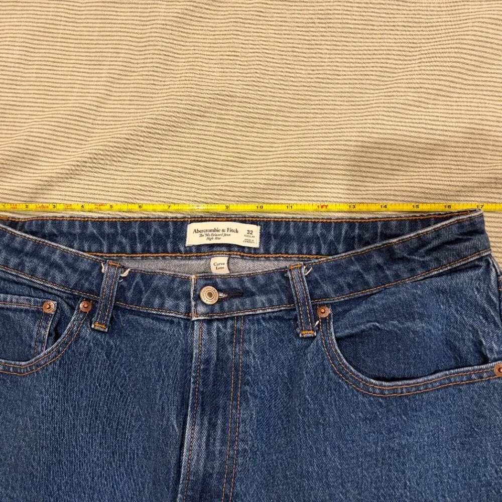 Abercrombie Curve Love High Rise 90s Relaxed Jean 14/32 - Picture 3 of 8